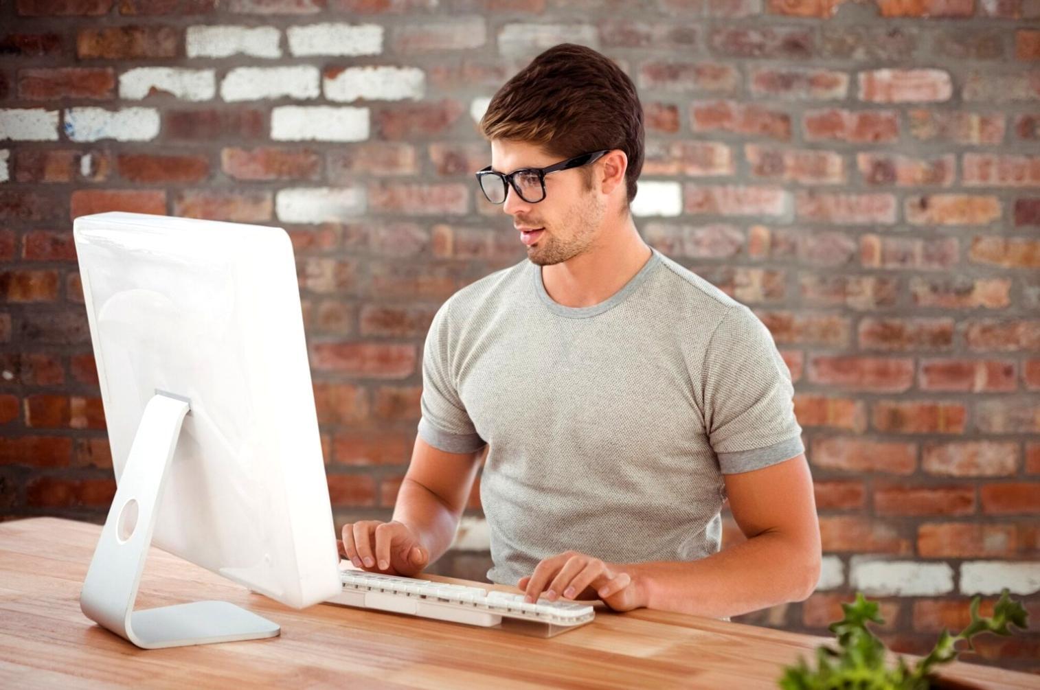 Farbenkreis und digitale Werkzeuge für Webdesign