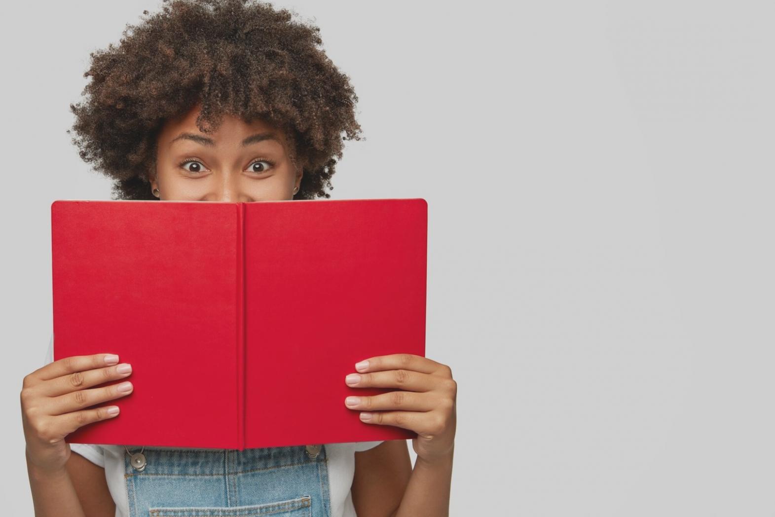 Portfolio-Website mit monochromatischem Farbschema